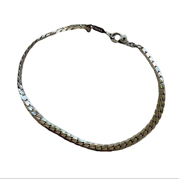 Vintage Silver Toned Signed Monet Bracelet
Size: 7.25"